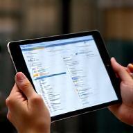 Interface of an online learning platform on a tablet